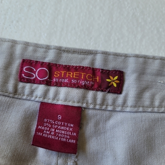 So Womens Chino Shorts Beige Stretch Low Rise Pockets Flat Front Juniors 9 - Picture 5 of 7